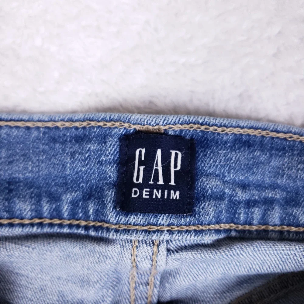 GAP Denim Girlfriend Jeans Womens 6/28 Light Wash Distressed Frayed Hem Stretch